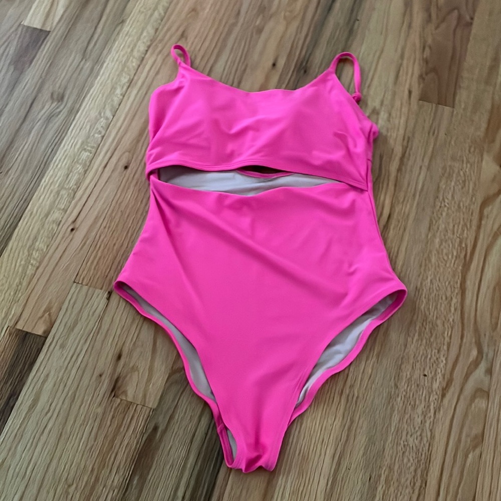 Women’s bathing suit